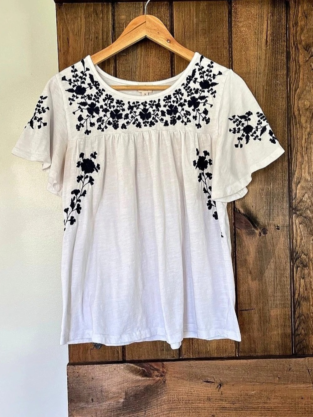 Keep in Touch Boho White Short Sleeved Floral Embroidered Top Medium